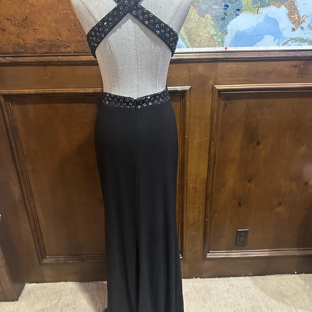 NWT SIZE 8 Mac Duggal Elegant Black Backless Dress