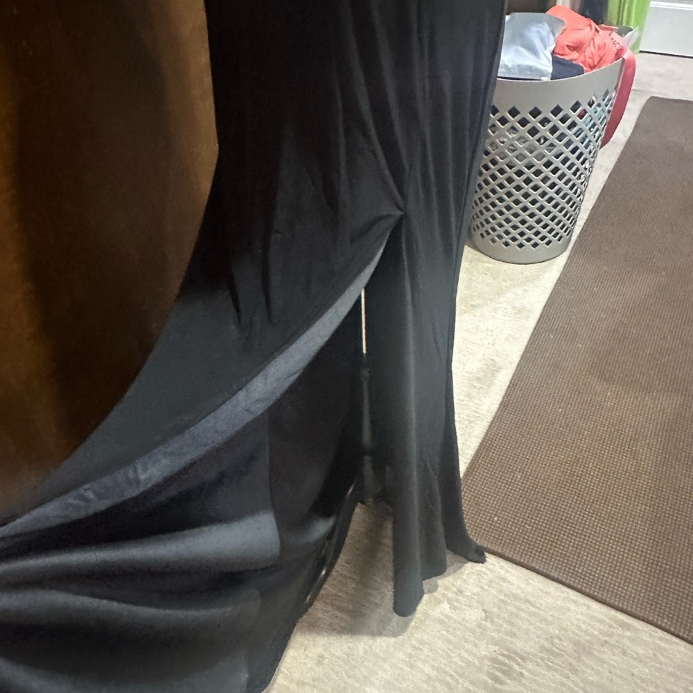 NWT SIZE 8 Mac Duggal Elegant Black Backless Dress