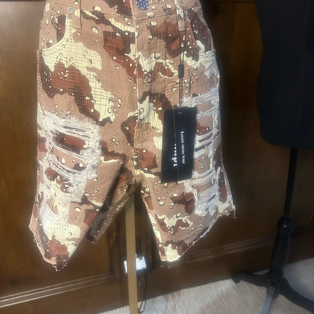 NWT SIZE 32 Stylish Men's Camouflage Cargo Shorts