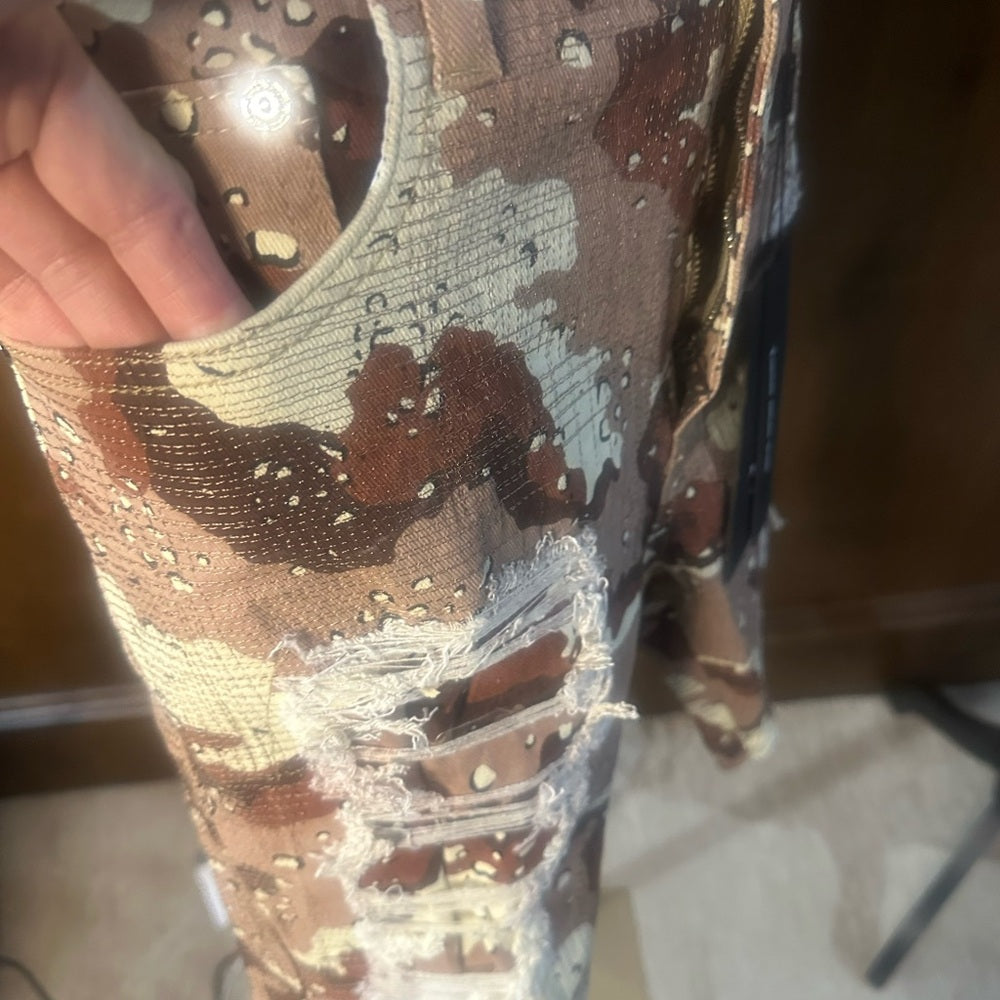 NWT SIZE 32 Stylish Men's Camouflage Cargo Shorts