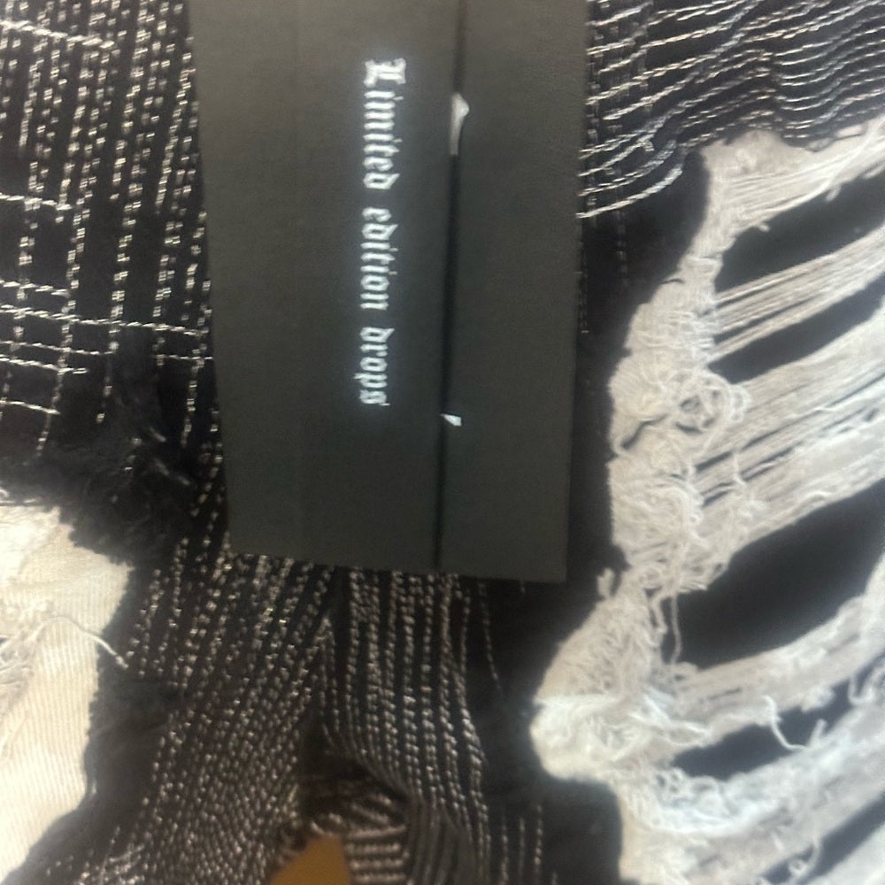 NWT SIZE 32 Stylish Black Distressed Jean Shorts for Men