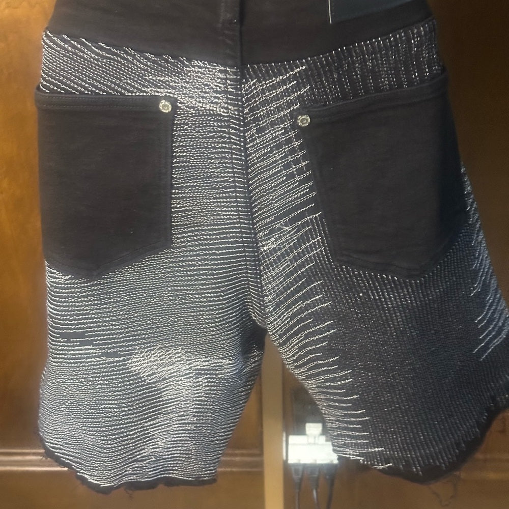 NWT SIZE 32 Stylish Black Distressed Jean Shorts for Men