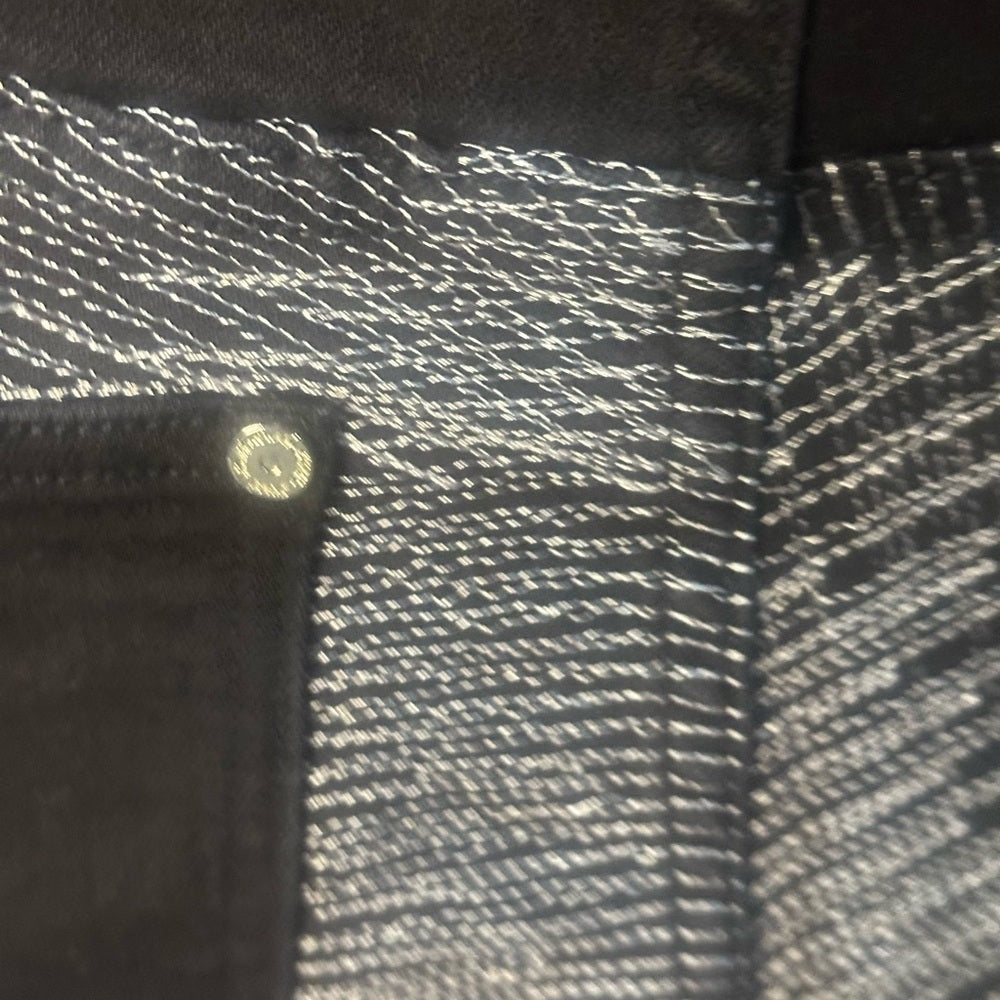 NWT SIZE 32 Stylish Black Distressed Jean Shorts for Men