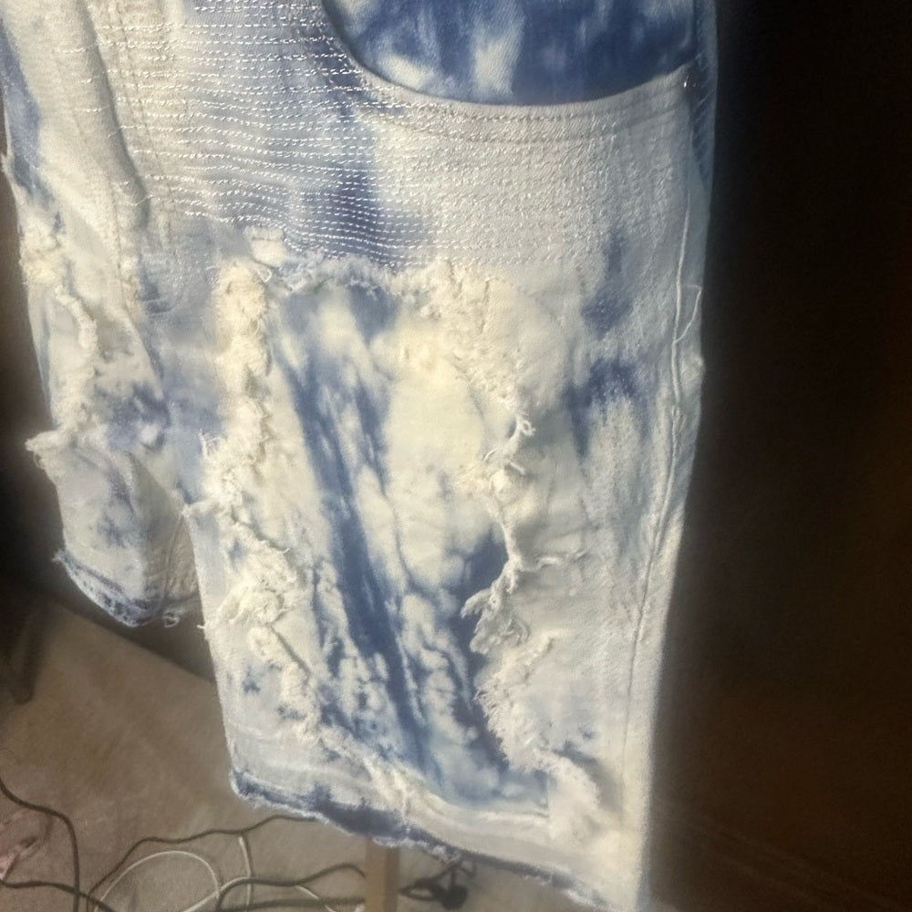 NWT SIZE 32 Stylish Blue Tie-Dye Jean Shorts for Men