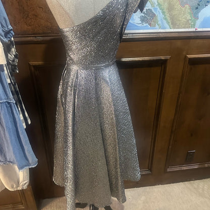 NWT SIZE 4 Mac Duggal Glittering One Shoulder Silver Dress