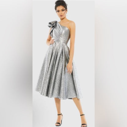 NWT SIZE 4 Mac Duggal Glittering One Shoulder Silver Dress