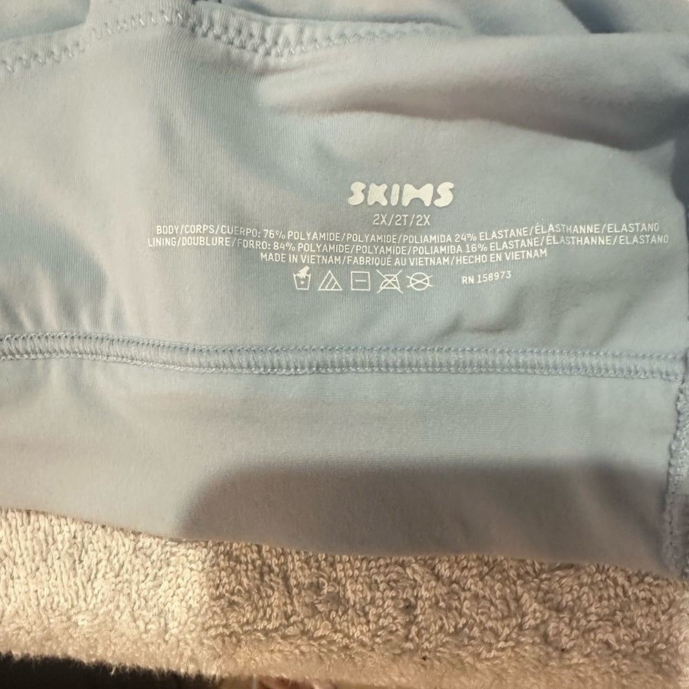 NWOT SIZE 2X SKIMS Cream and Light Blue Plunge Bra