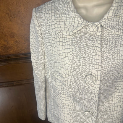 NWOT SIZE M Elegant White Croc-Patterned Women's Cape