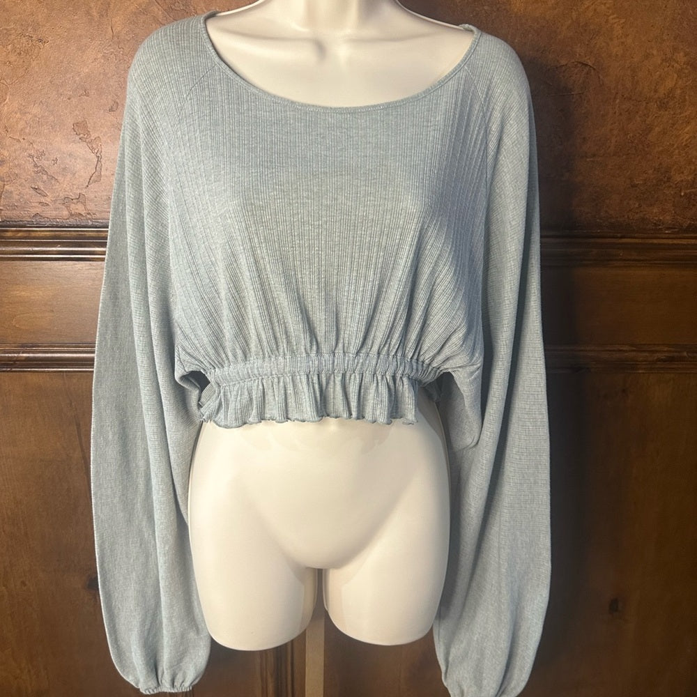 NWOT SIZE XS WILL FIT UP TO AN L Free People Dusty Green Cropped Blouse