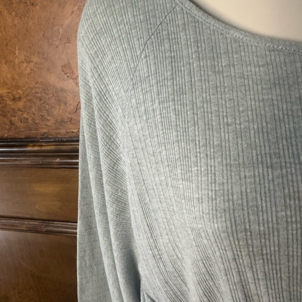 NWOT SIZE XS WILL FIT UP TO AN L Free People Dusty Green Cropped Blouse