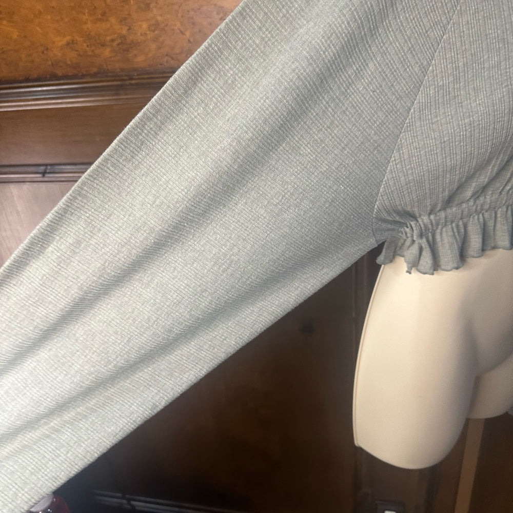 NWOT SIZE XS WILL FIT UP TO AN L Free People Dusty Green Cropped Blouse