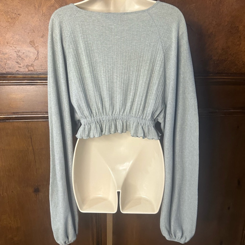 NWOT SIZE XS WILL FIT UP TO AN L Free People Dusty Green Cropped Blouse