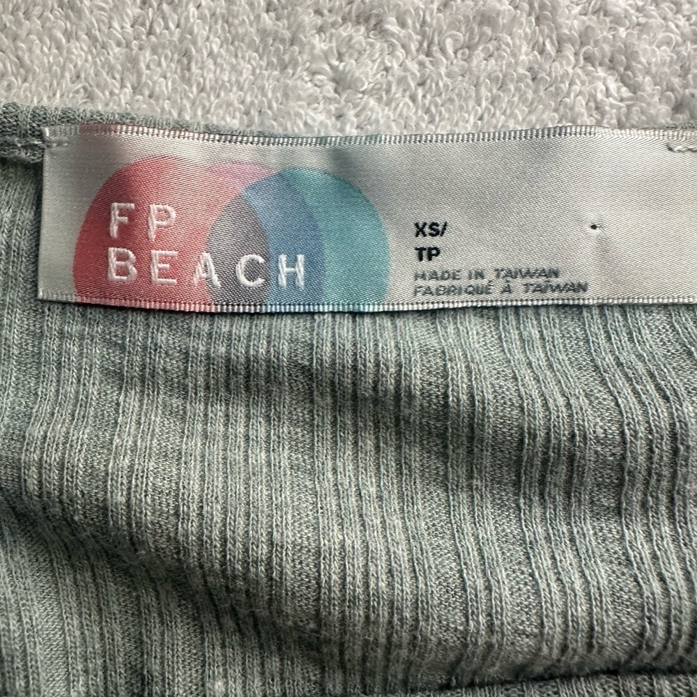 NWOT SIZE XS WILL FIT UP TO AN L Free People Dusty Green Cropped Blouse