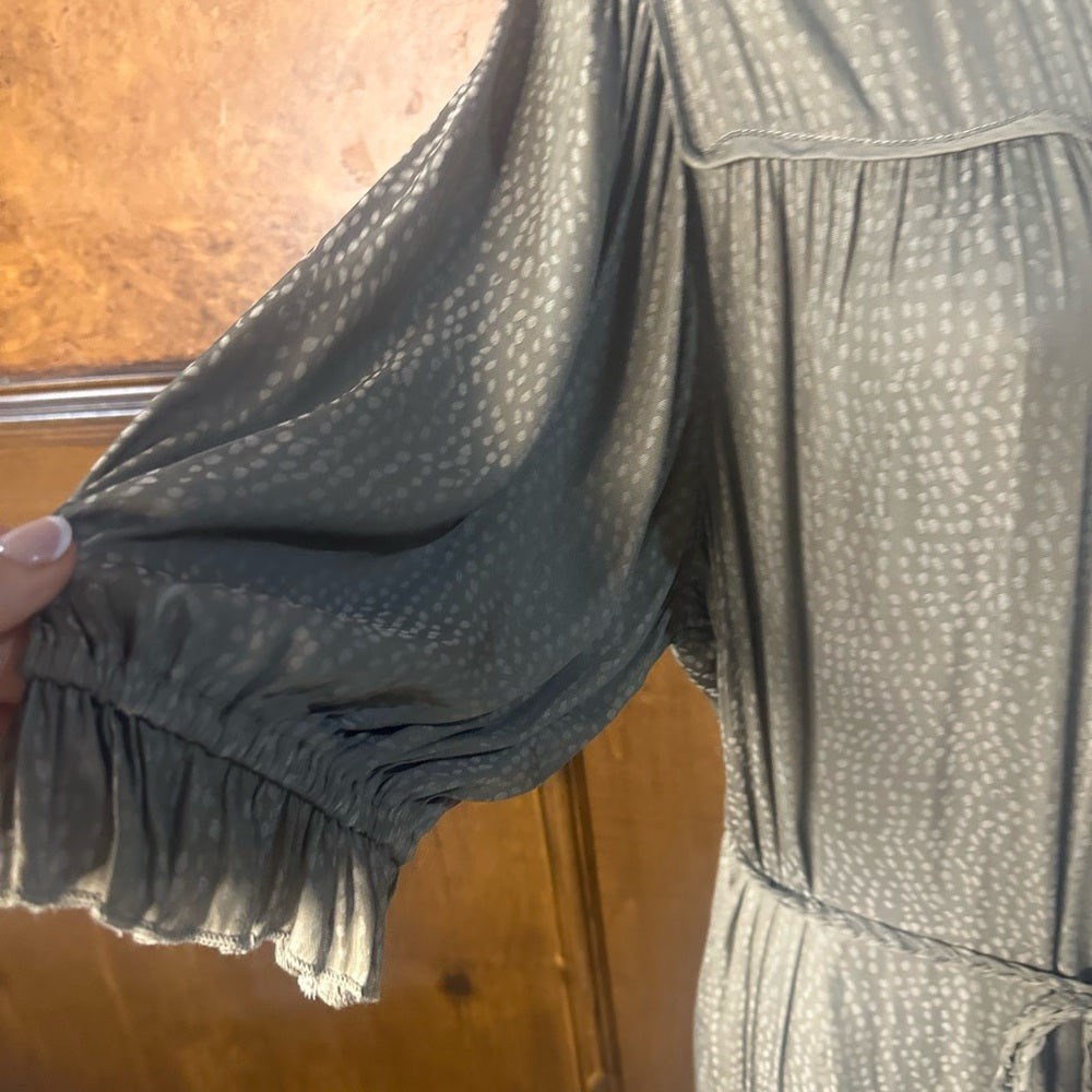 NWT SIZE 1X Democracy Gray Long Sleeve Dress