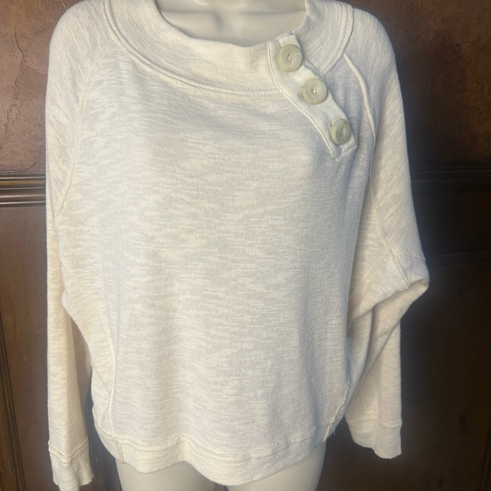 SIZE XS WILL FIT UP TO A L We The Free Cream Crew Neck Sweater