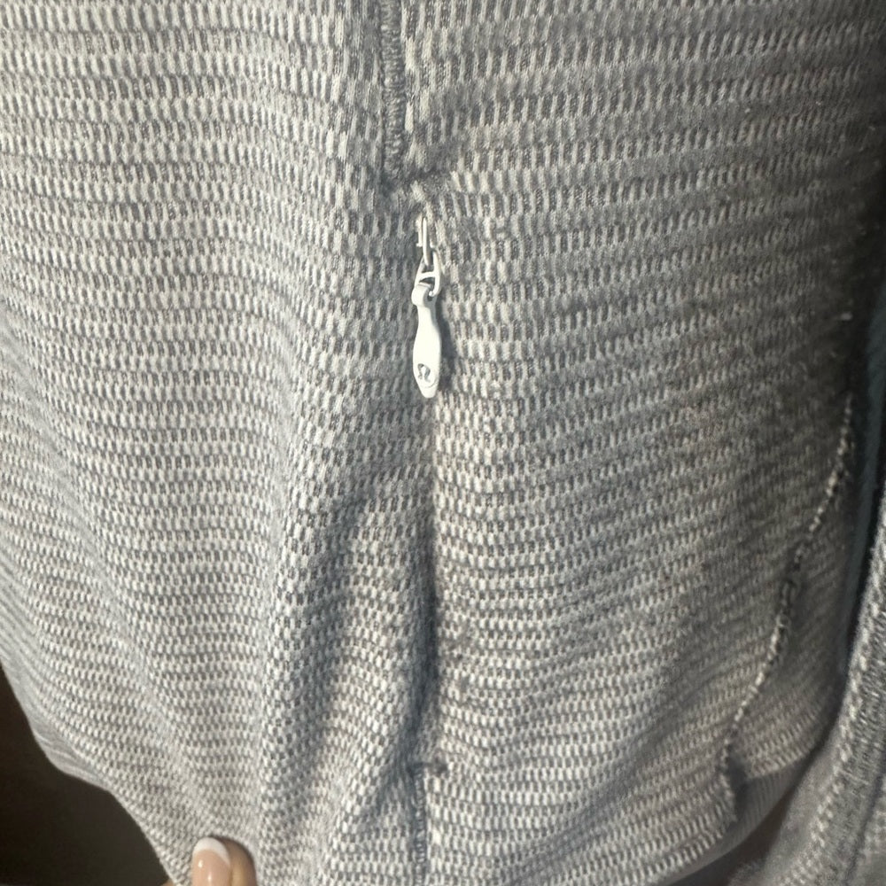 PRE-OWNED SIZE 4-6? Lululemon Athletica Light Gray Half-Zip Hoodie