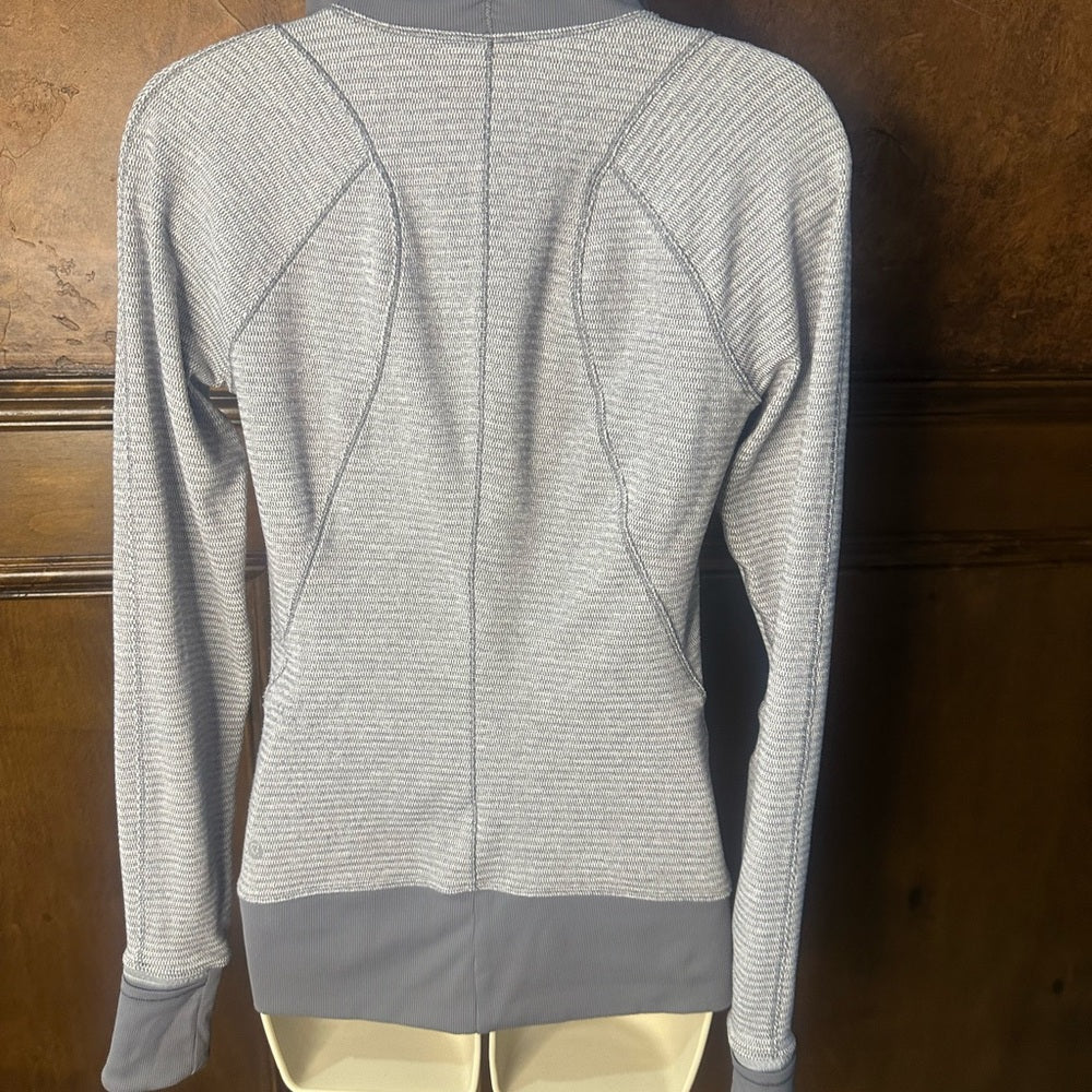 PRE-OWNED SIZE 4-6? Lululemon Athletica Light Gray Half-Zip Hoodie