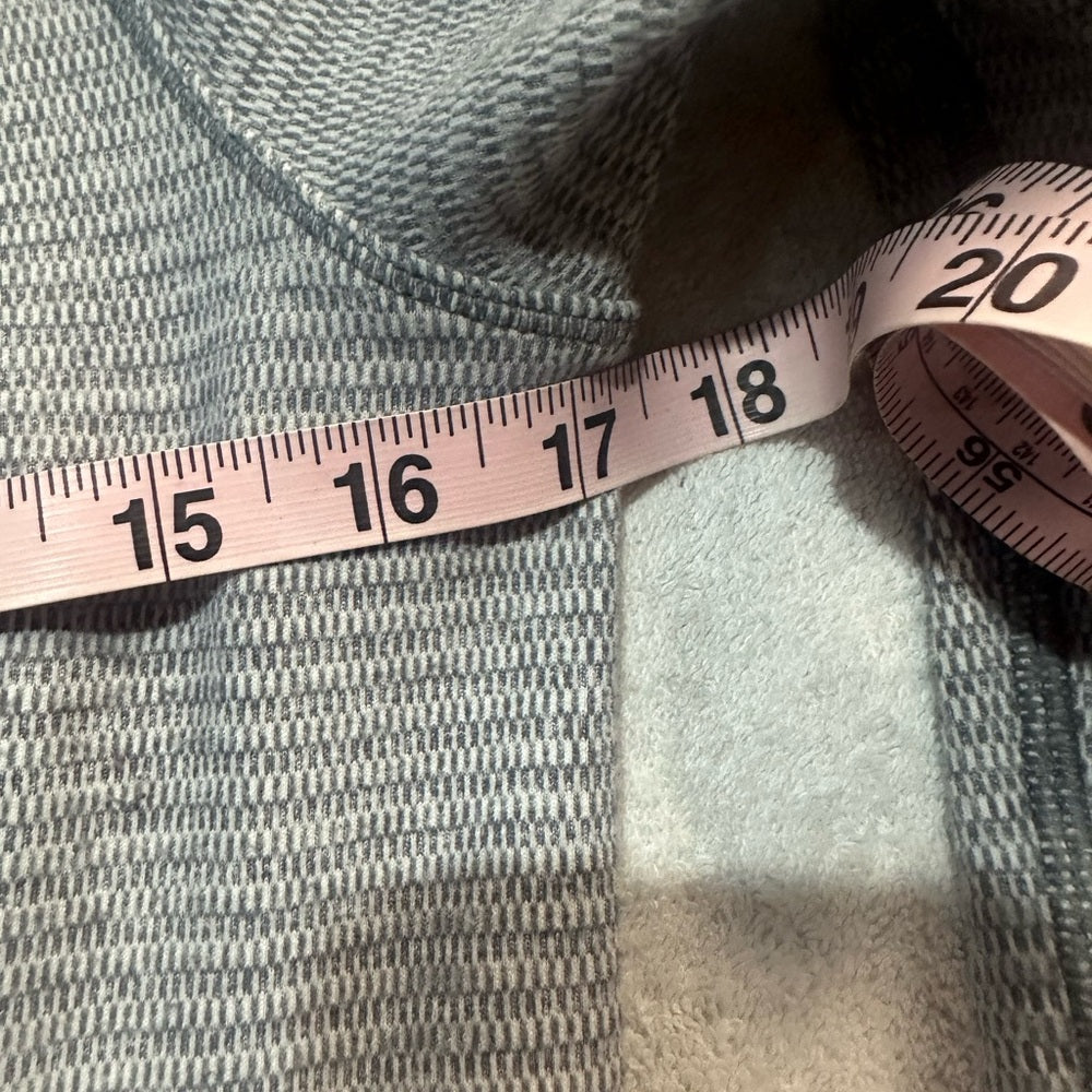 PRE-OWNED SIZE 4-6? Lululemon Athletica Light Gray Half-Zip Hoodie