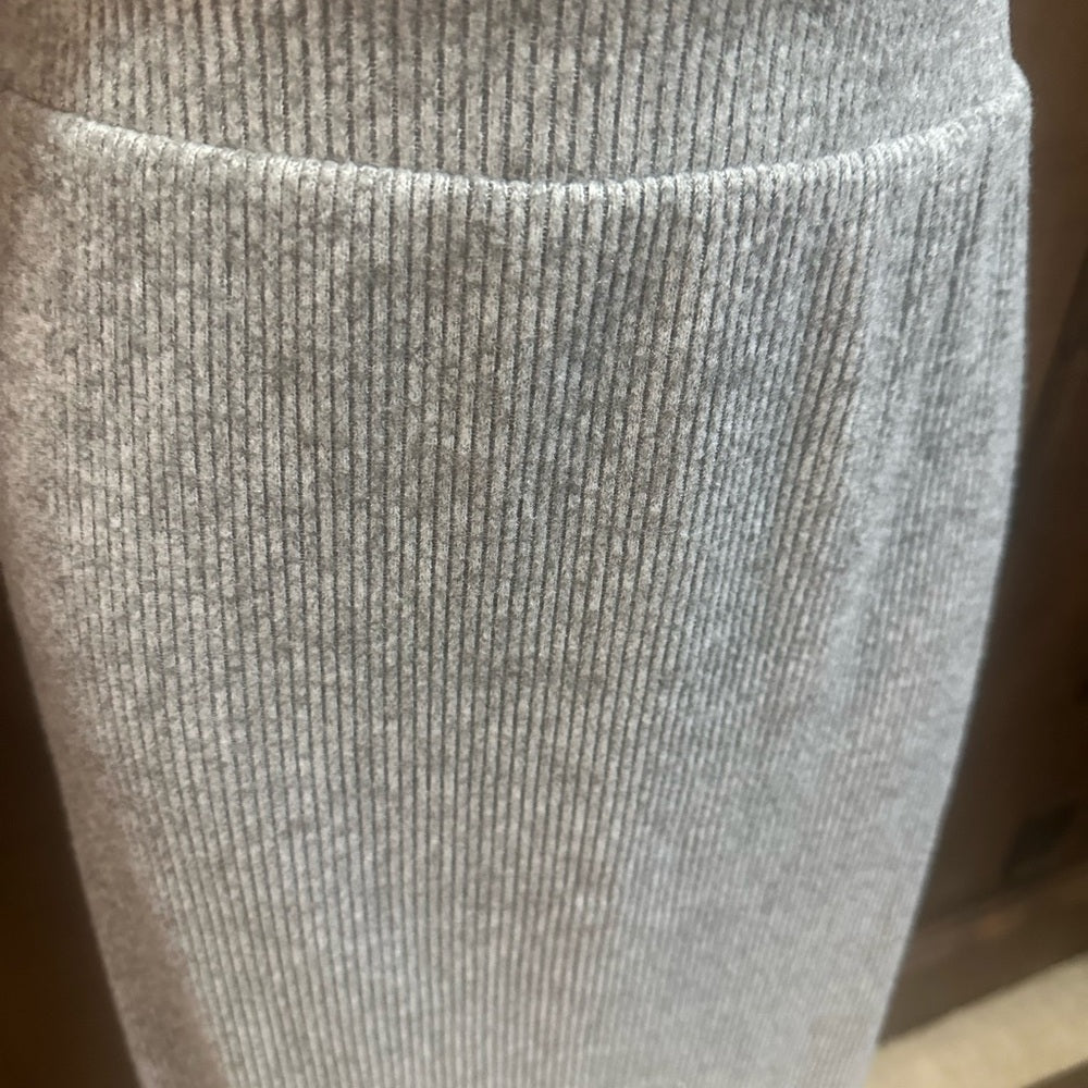 NWOT SIZE XL Time and Tru Gray Knit Midi Skirt