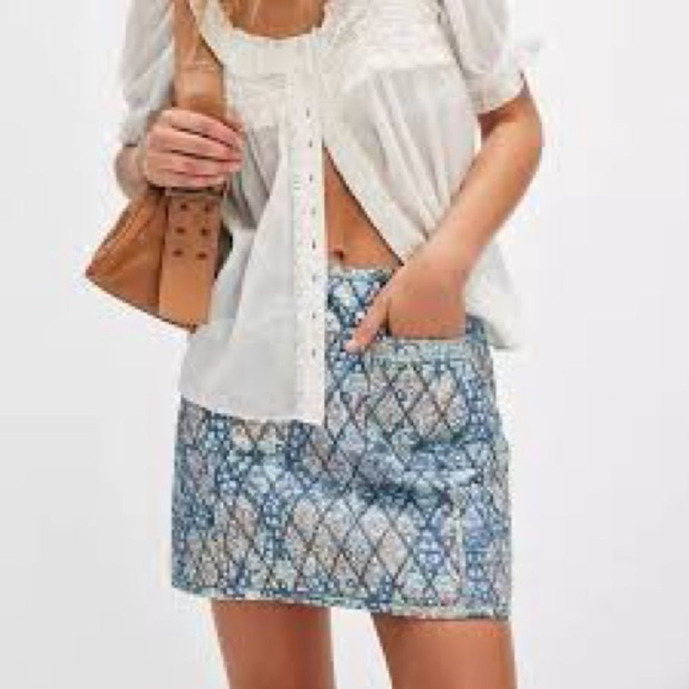 NWOT SIZE 4 Free People Blue and White Geometric Mini Skirt