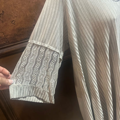 NWOT SIZE L POL Light Gray Lace Sleeve Tunic