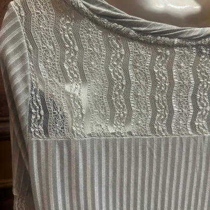 NWOT SIZE L POL Light Gray Lace Sleeve Tunic
