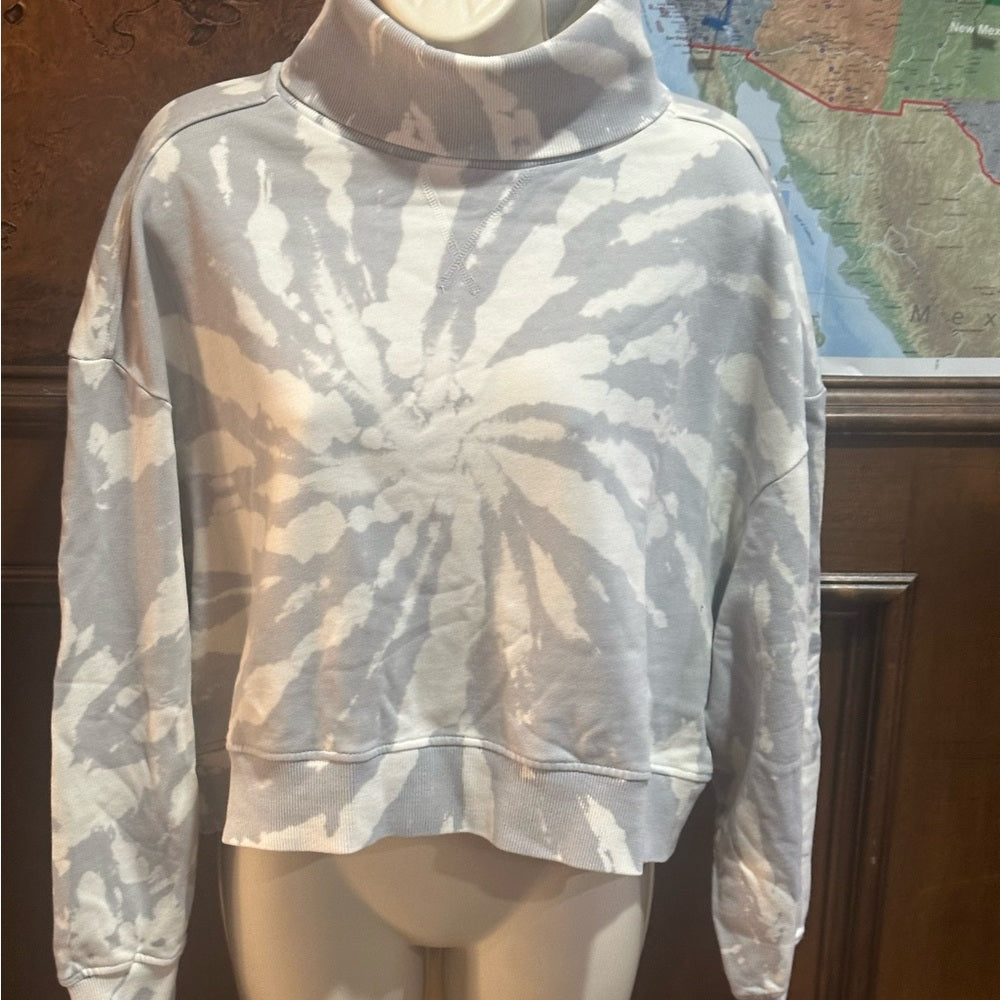 NWT SIZE L 525 America Tie-Dye Turtleneck Sweatshirt