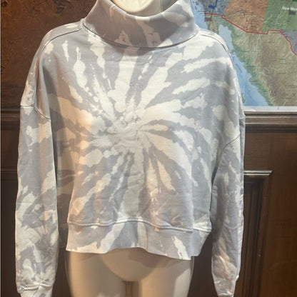 NWT SIZE L 525 America Tie-Dye Turtleneck Sweatshirt
