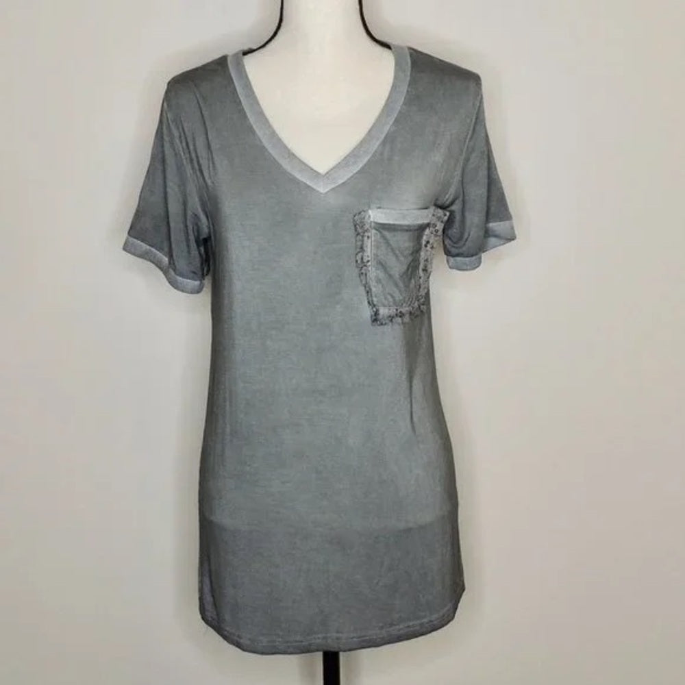 NWOT SIZE M POL Gray V-Neck Short Sleeve Tee