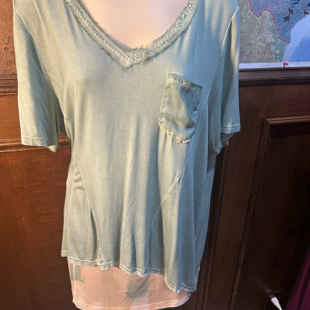 NWOT SIZE M POL Gray V-Neck Short Sleeve Tee