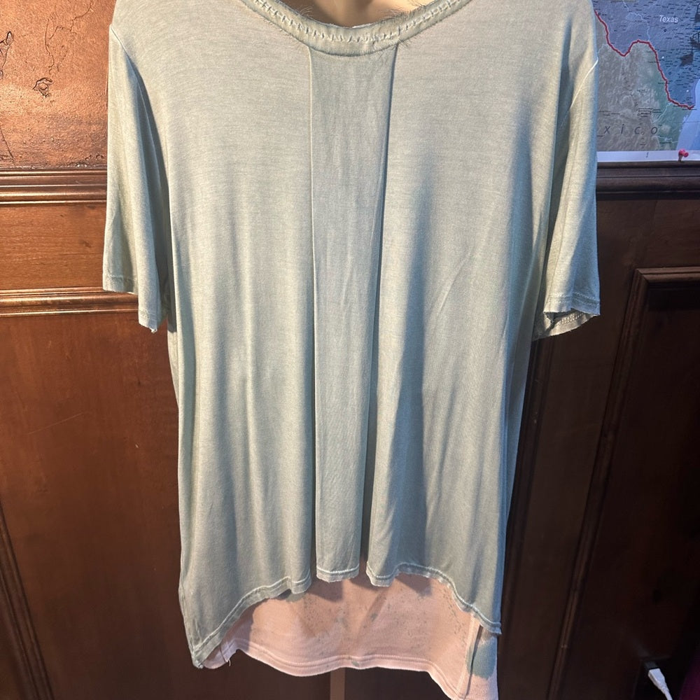 NWOT SIZE M POL Gray V-Neck Short Sleeve Tee