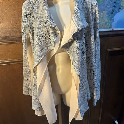 NWT SIZE M Elegant Snakeskin Print Blazer
