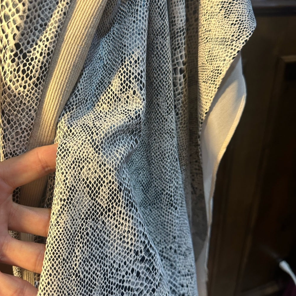 NWT SIZE M Elegant Snakeskin Print Blazer