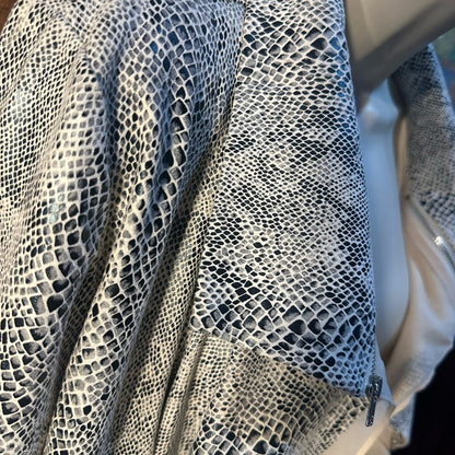 NWT SIZE M Elegant Snakeskin Print Blazer