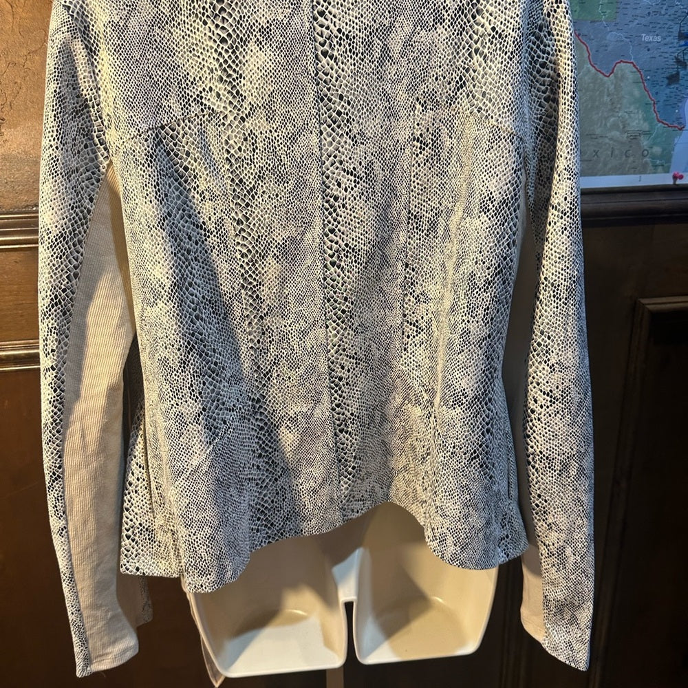 NWT SIZE M Elegant Snakeskin Print Blazer