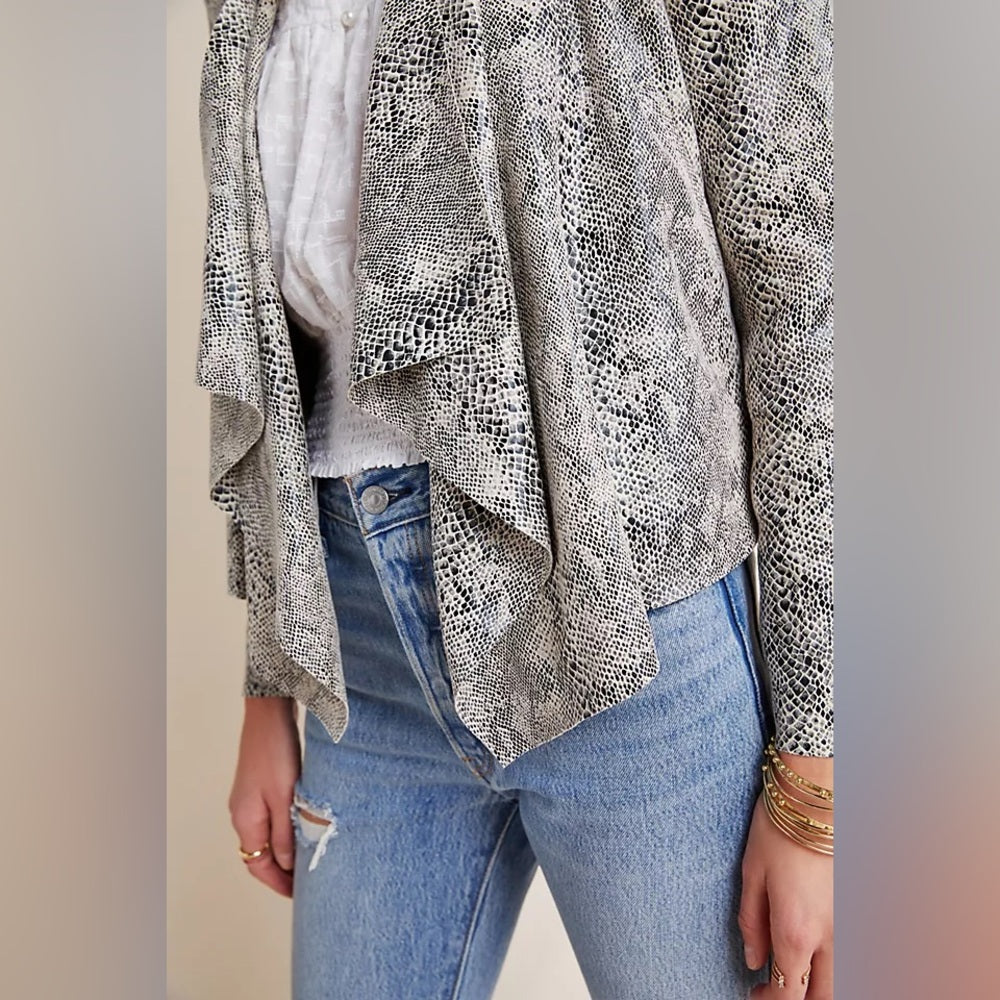 NWT SIZE M Elegant Snakeskin Print Blazer