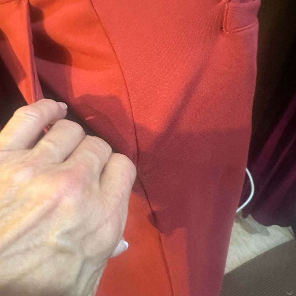 NWOT SIZE 36 Men's Classic Red Flat Front Shorts