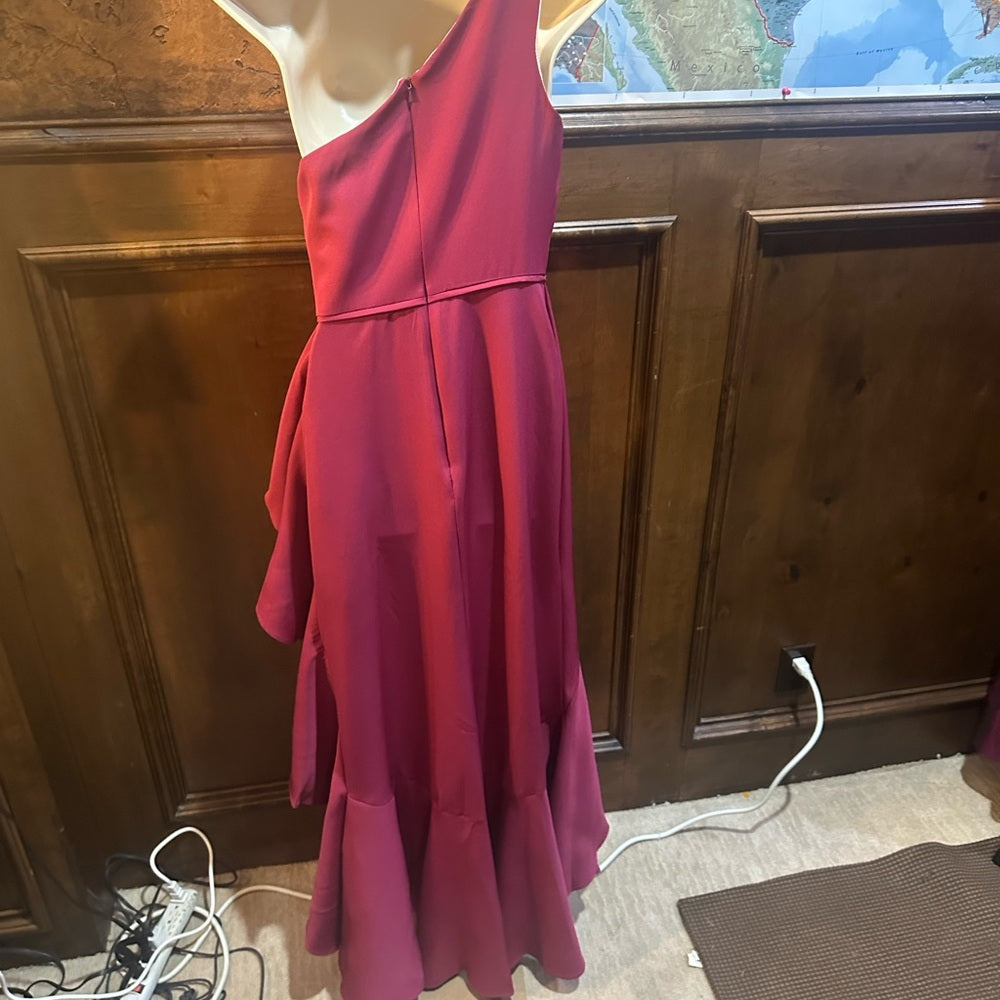NWT SIZE 0 Chic One-Shoulder Burgundy Gown