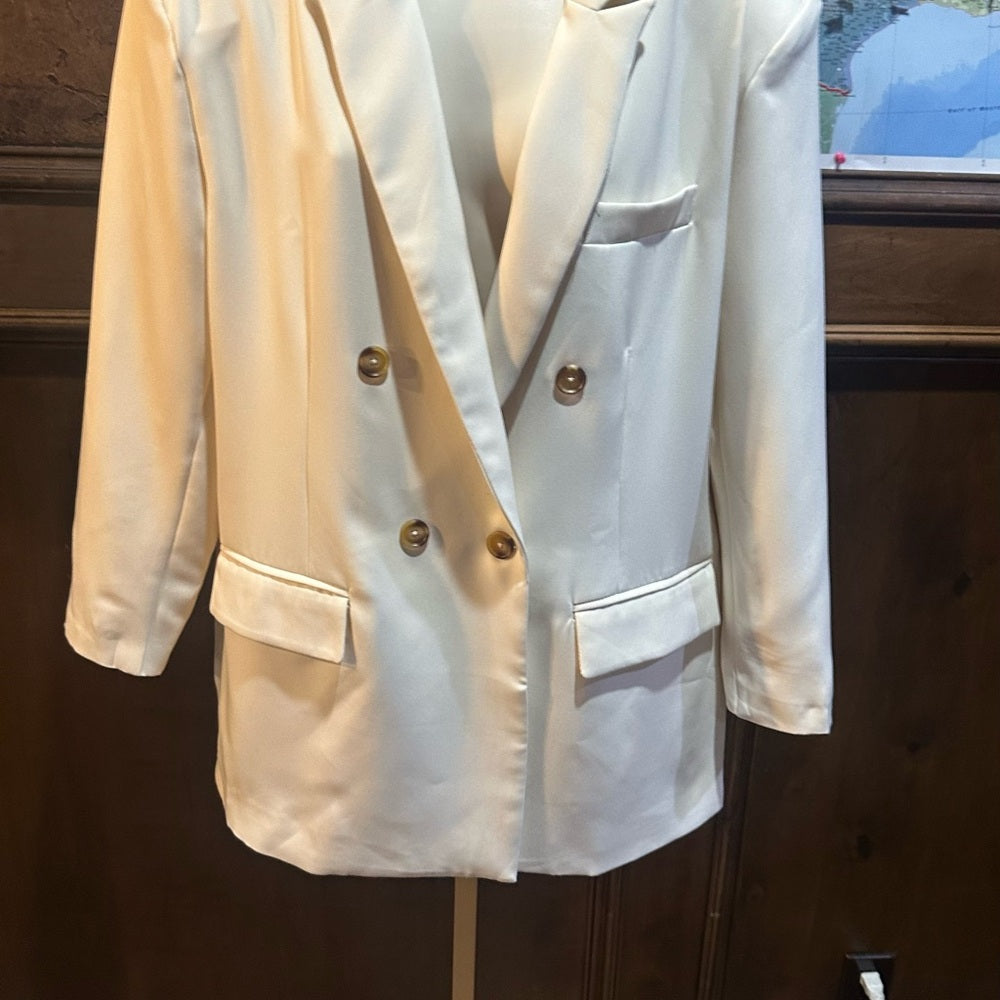 NWT SIZE L Steve Madden Cream Blazer with Gold Accents