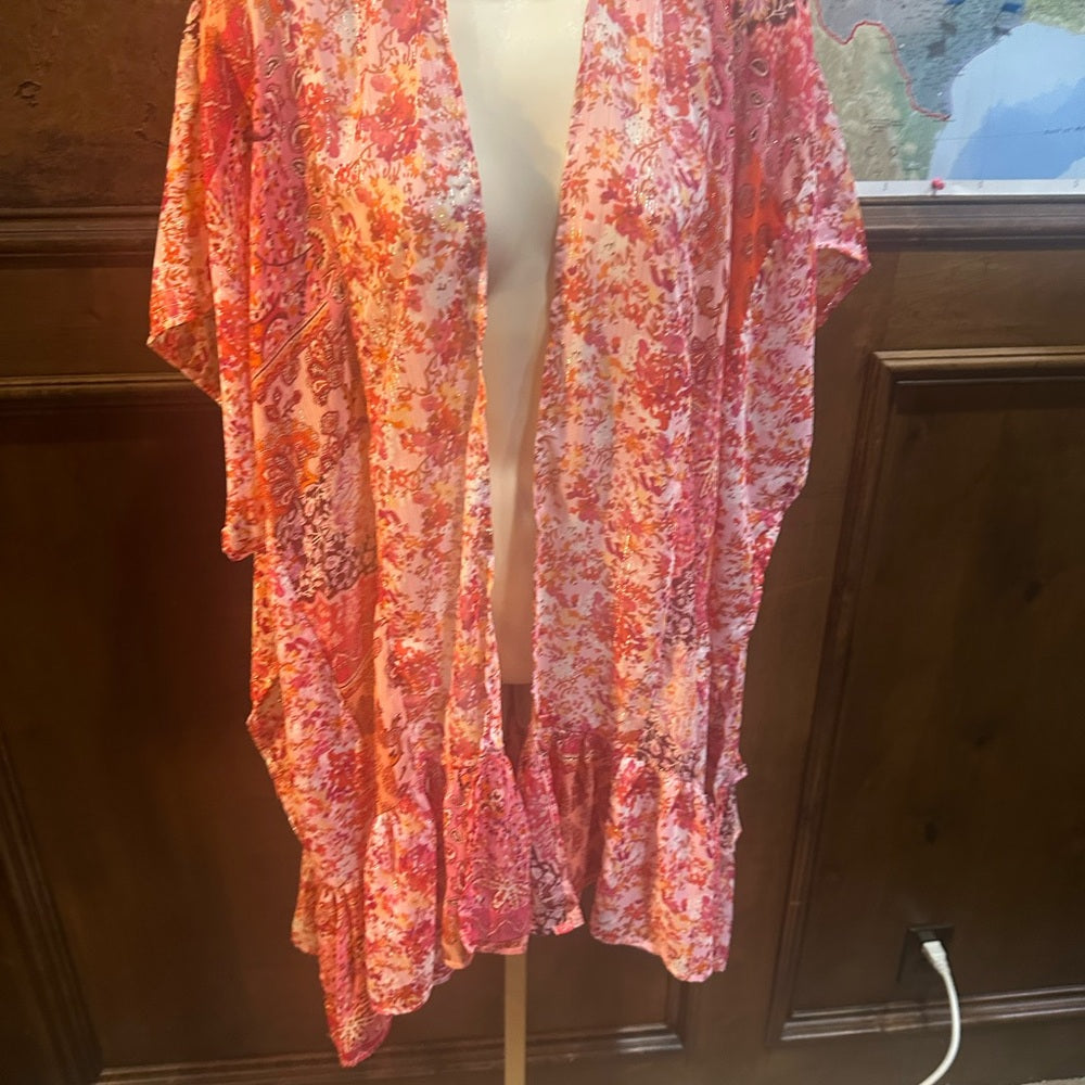 NWT SIZE S/M will fit up to an XL Umgee Pink Floral Kimono