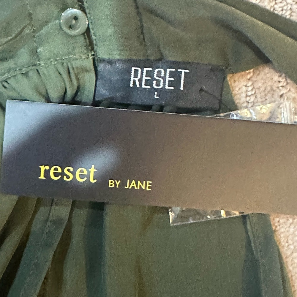 NWT SIZE L Chic Olive Halter Blouse with Bow Detail