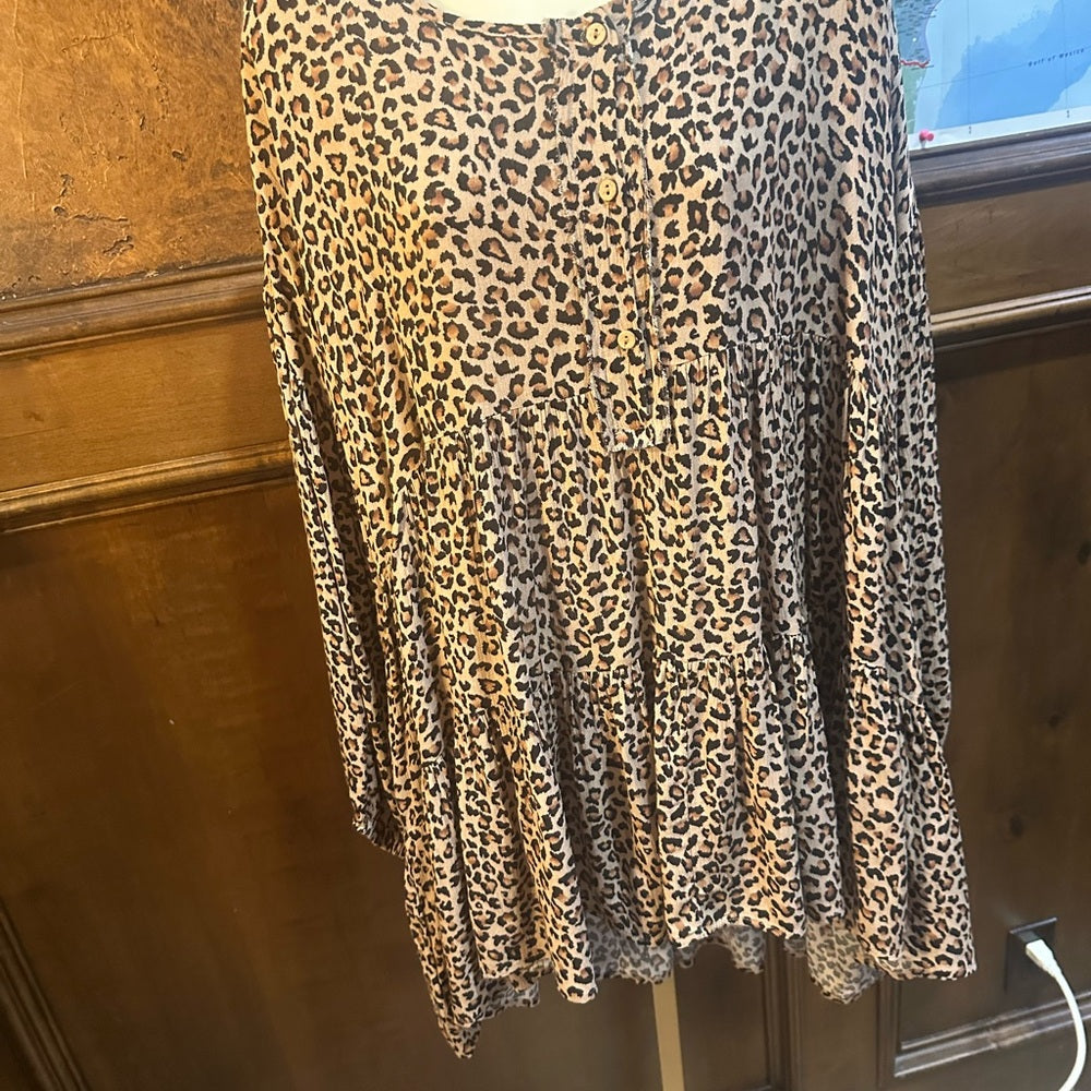 NWT SIZE L Easel Leopard Print Tunic in Tan