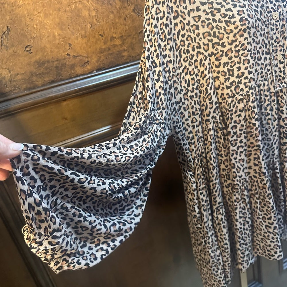 NWT SIZE L Easel Leopard Print Tunic in Tan