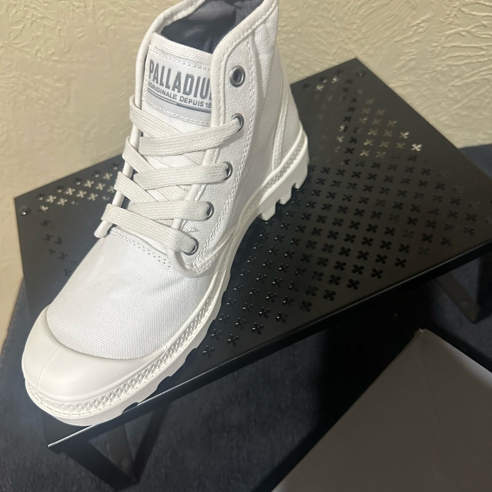401.402.403.404 NEW SIZE 6/7 Palladium women’s Off-White Lace-Up Boots