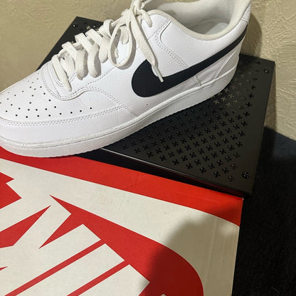 423.NEW SIZE 13 Nike Classic White and Black Low-Tops