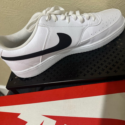 423.NEW SIZE 13 Nike Classic White and Black Low-Tops