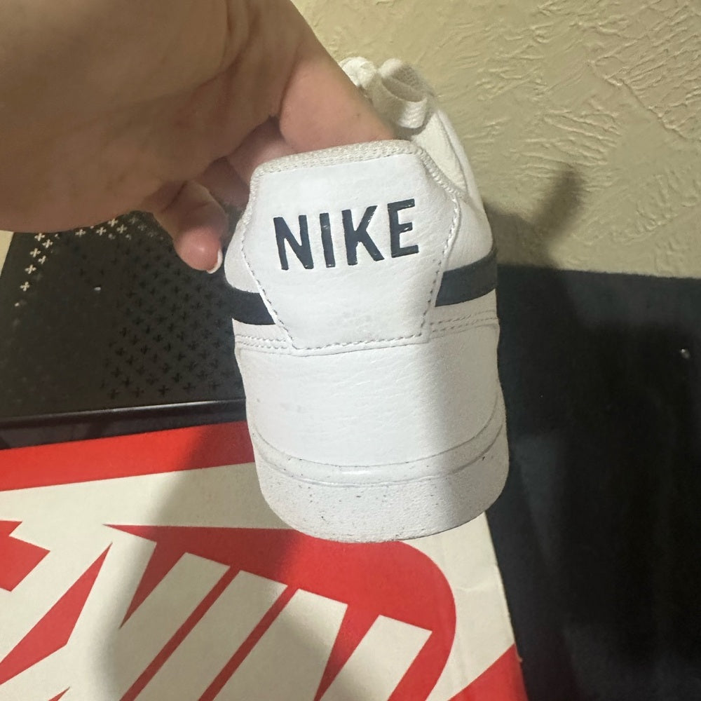 423.NEW SIZE 13 Nike Classic White and Black Low-Tops