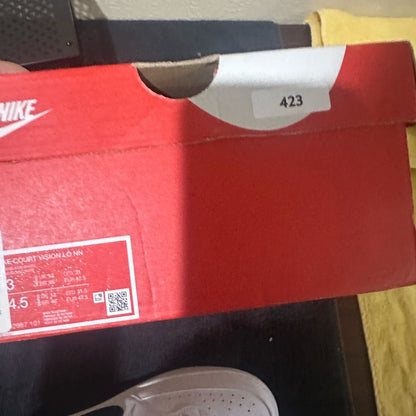 423.NEW SIZE 13 Nike Classic White and Black Low-Tops