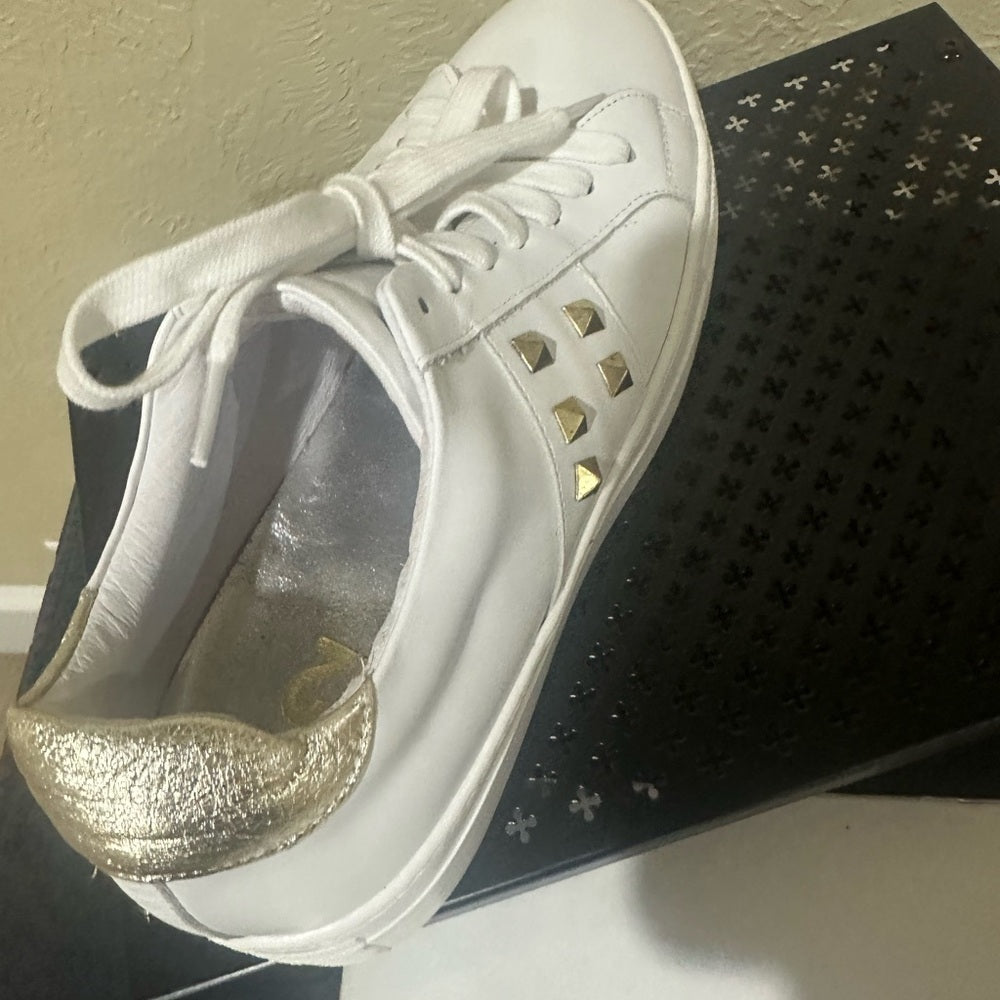 400. NEW SIZE 40/9-9.5 Elegant White Women's Sneakers with Stud Accents