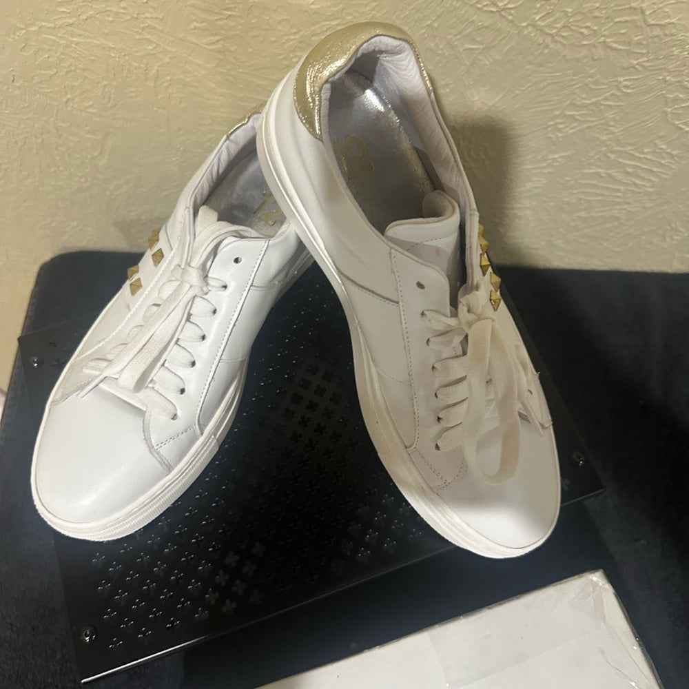 400. NEW SIZE 40/9-9.5 Elegant White Women's Sneakers with Stud Accents
